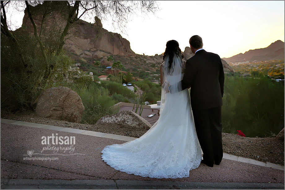 bride and groom romantic photo 