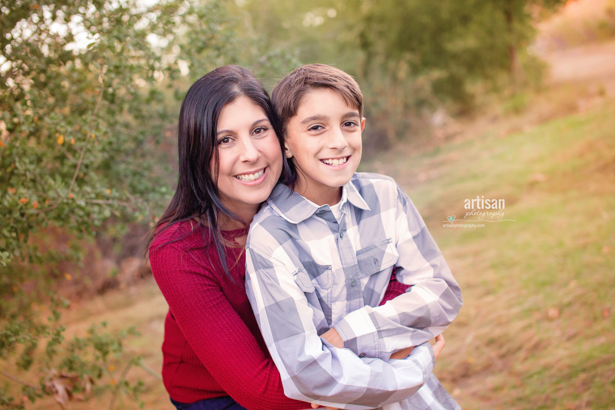 San Diego Family Session mom and her lovely son, beautiful trail and trees