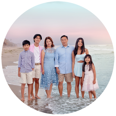 Family of 6 on the beach